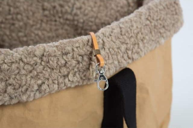 Dorothea Umhängetasche – Havanna Bouclé Wolle